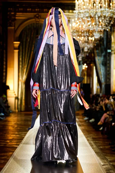 Look 16